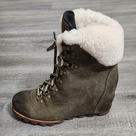 Sorel Conquest Wedge Shearling Booties - Picture 4 of 12